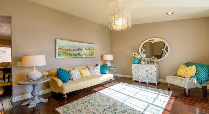 Services de peintre en bâtiment, préparation et application soignées.